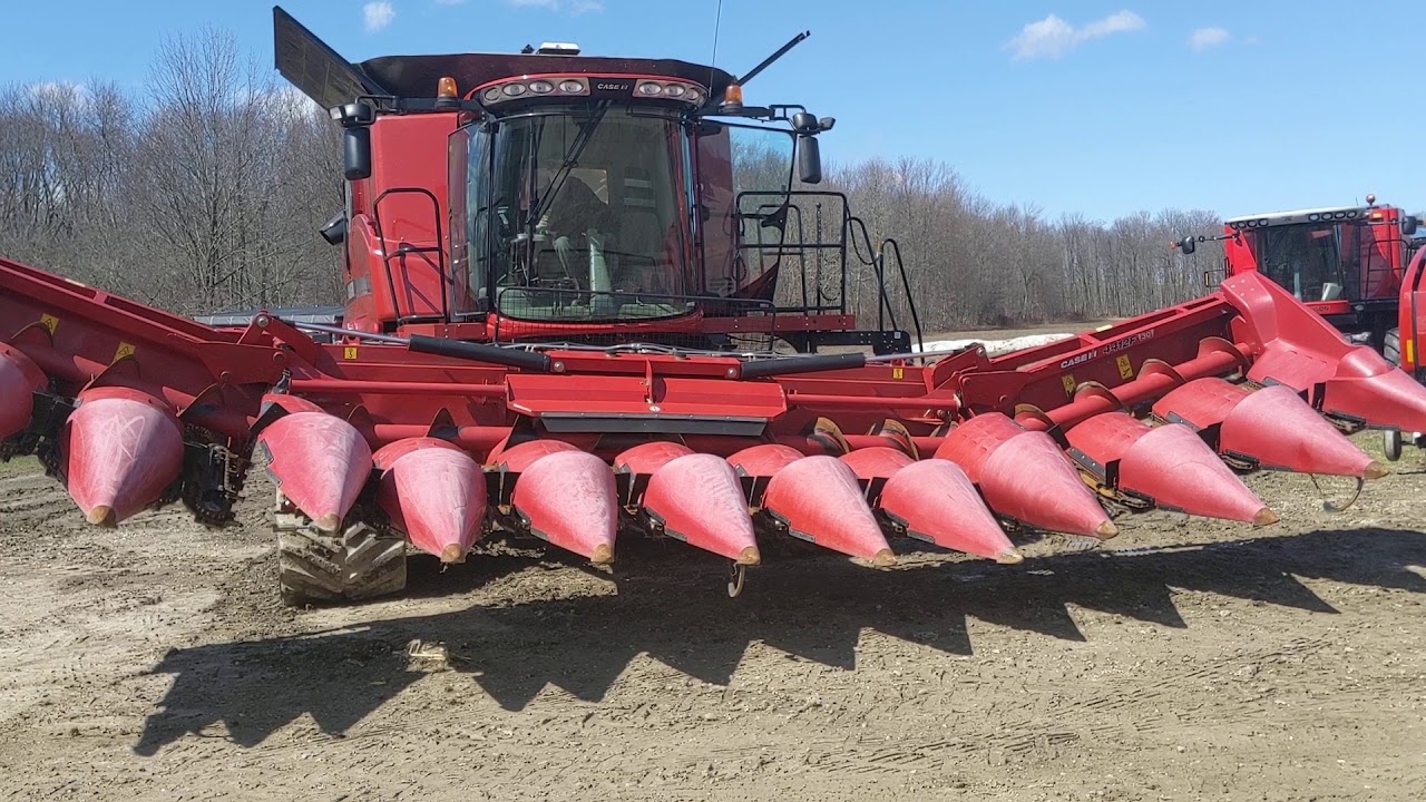 12732M Case IH 4412F Corn Head - YouTube