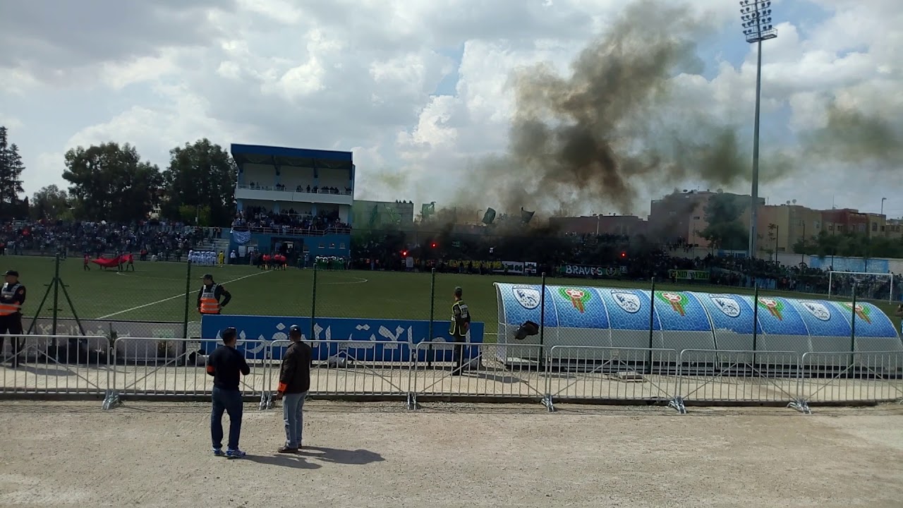 إبداع من جمهور الرجاء البيضاوي والسريع وادي زم في لقاء اليوم الذي انتهت نتيجته متعادلة بحصة 3 أهداف