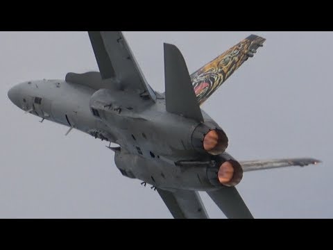 4Kᵁᴴᴰ RIAT 2019 Swiss F/A-18 Demo vs. Finnish F/A-18 Display - What's your Favourite?
