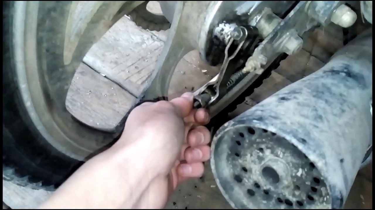 Как починить барабанные тормоза,если они заедают и плохо тормозят ...