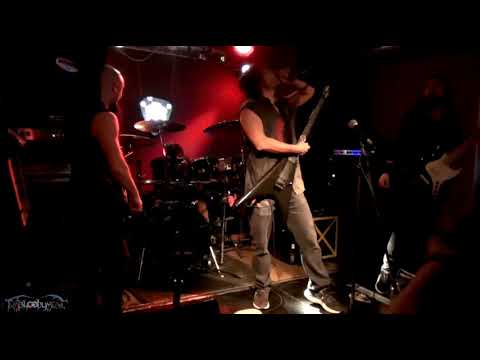 EMBLOODYMENT, SALA ENTRE DARTS