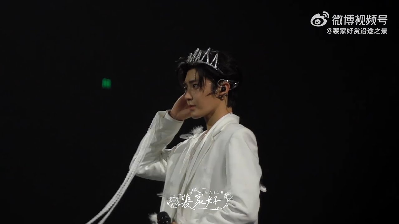 250802 Hou Minghao singing 'When the moon is lit Dashing Youth OST ' at his 2025 birthday fan meet