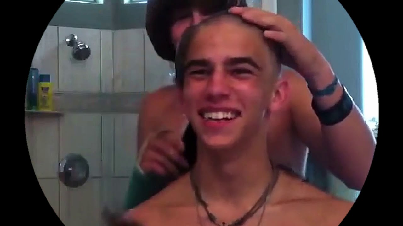 Мальчик с короткой стрижкой, 18 лет!