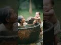 Grandma is trapped in the water tank and the baby rescues grandma's touching positive energy.