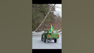 Seeing snow for the first time 😲 🇯🇲 #redcat #rccrawlers #rccar