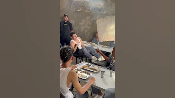 احنا صيع منحرفين عصام صاصا و امين خطاب قريبااا جدا انتطروناااا 