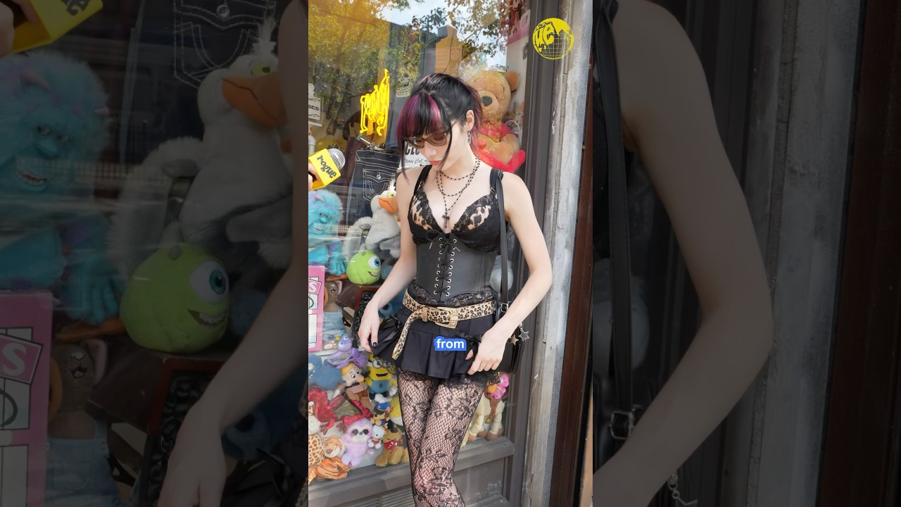 What do you think of her fit?!🖤⭐️