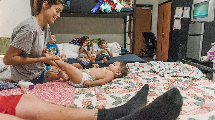 Photographer Documents Life of Family Living in Homeless Shelter
