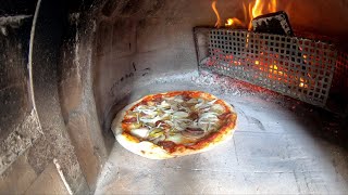 Pizza backen wie in Sizilien / Bake pizza like in Sicily.