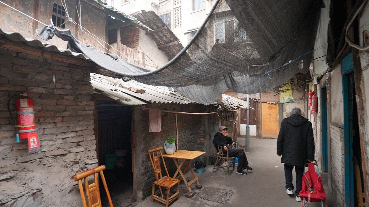 China's Urban Village Walk. Life in the old streets and alleys. Lantianba(蓝田坝), Luzhou, Sichuan・4K