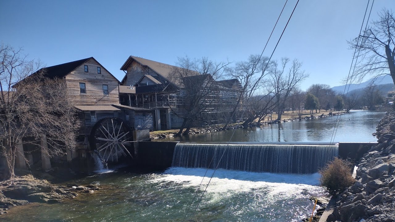 Driving around Pigeon Forge Tn, Old Mill, Dolly's Imagination Library