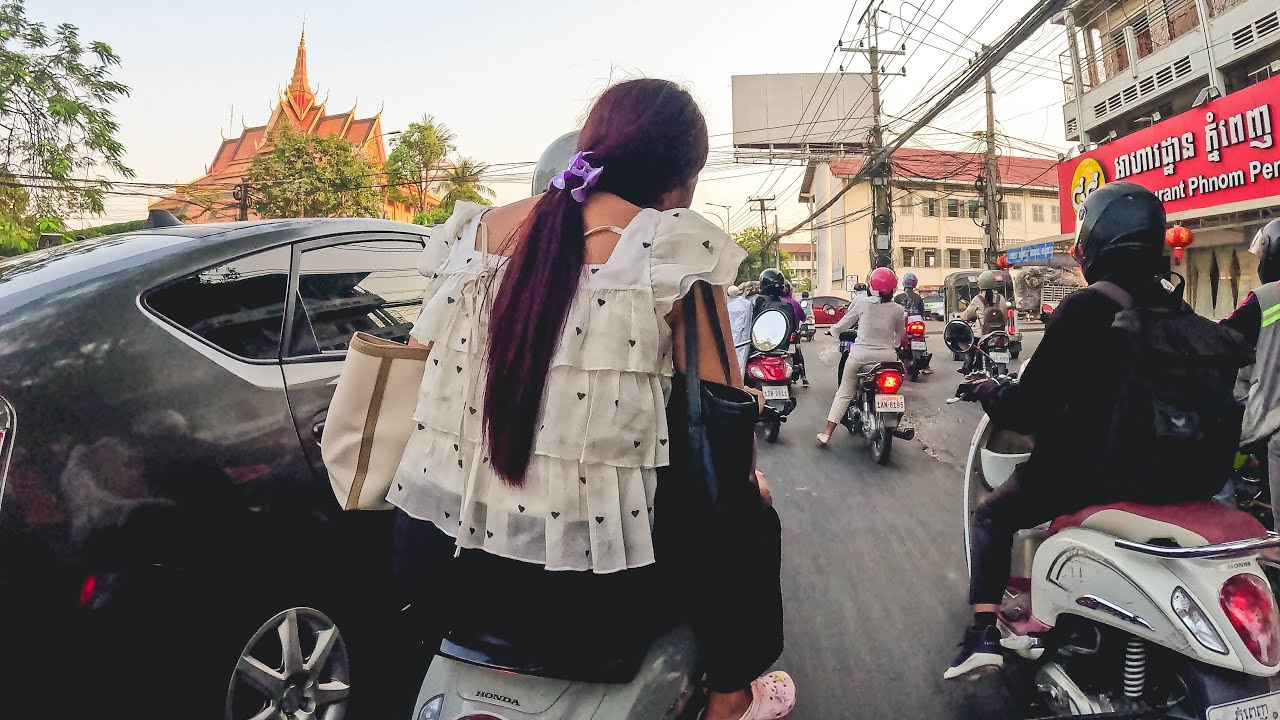 EP 223: Everyday motorcycle ride in Phnom Penh, Cambodia, 4K/60p