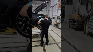 Demontage der vorderen Stoßstange beim BMW I4 Bj. 2025