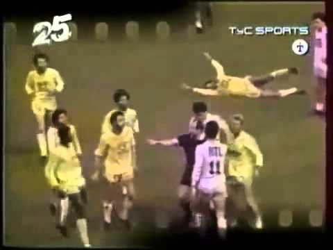 Insane tackle by Eric Cantona against Zakarian