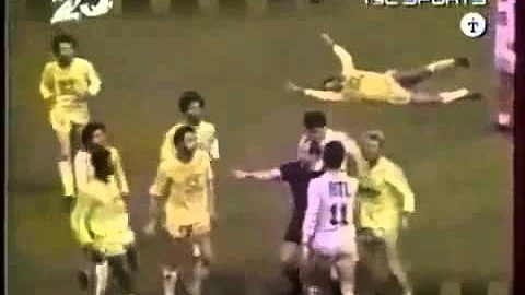 Insane tackle by Eric Cantona against Zakarian