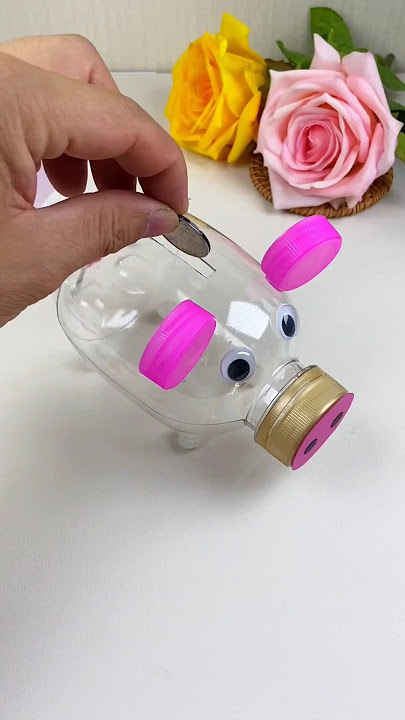 Piggy Bank Craft: Don't Throw Away That Bottle! Simply Decorate and Create a Piggy Bank. #diy
