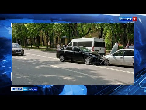 Три легковушки и автобус столкнулись на улице Йошкар-Олы
