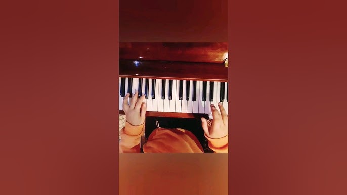 Фортепианода ойнайды