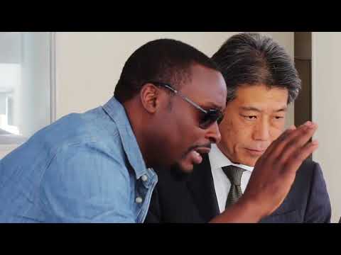 funny-black-guy-in-japanese-car-shop