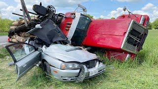 Worst Dangerous Idiots Truck &amp; Car Driving Skills - Crazy Heavy Truck Crossing Dangerous Roads