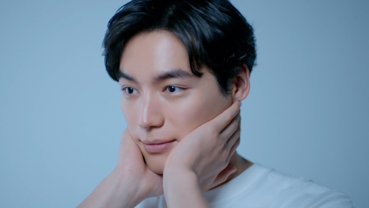 福士蒼汰、肌管理で洗練された“美肌”を実感　CMインタビュー&メイキング映像を公開　角質美容液『タカミスキンピール』新CM