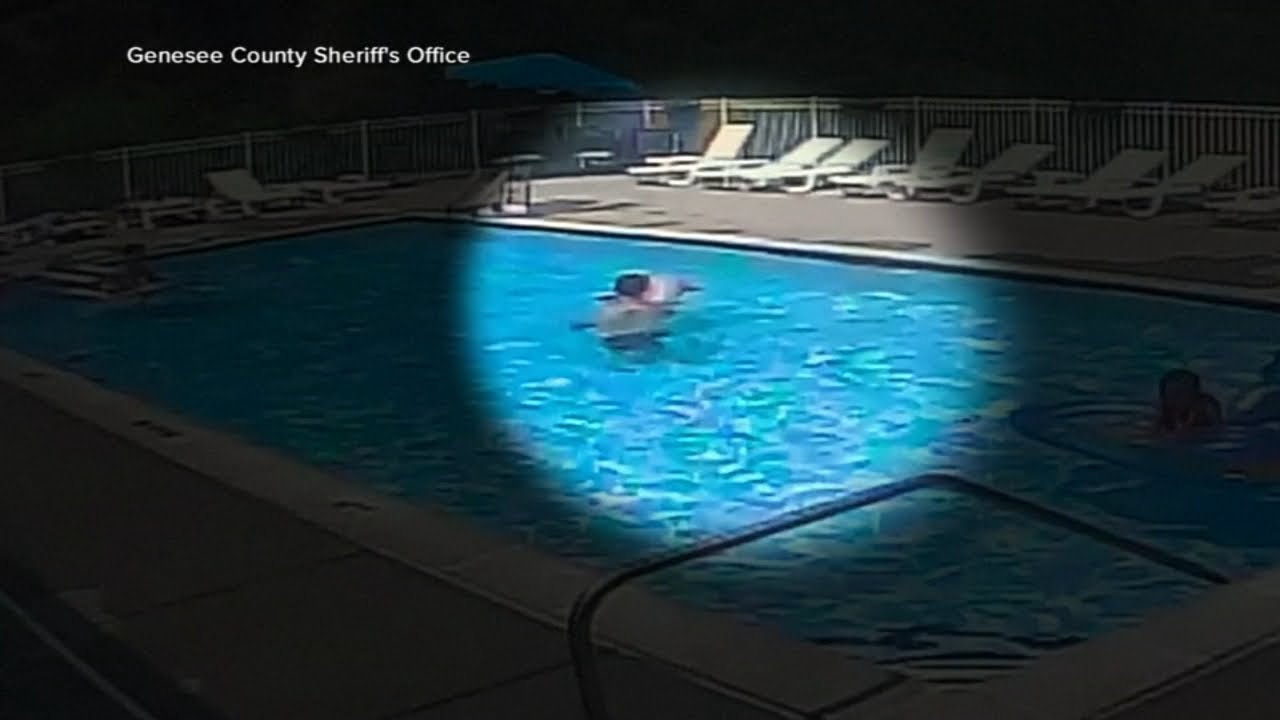 Boys hailed as heroes for saving 7-year-old drowning in pool - YouTube