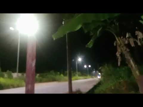 Menikmati suasana di malam hari di kampung halaman