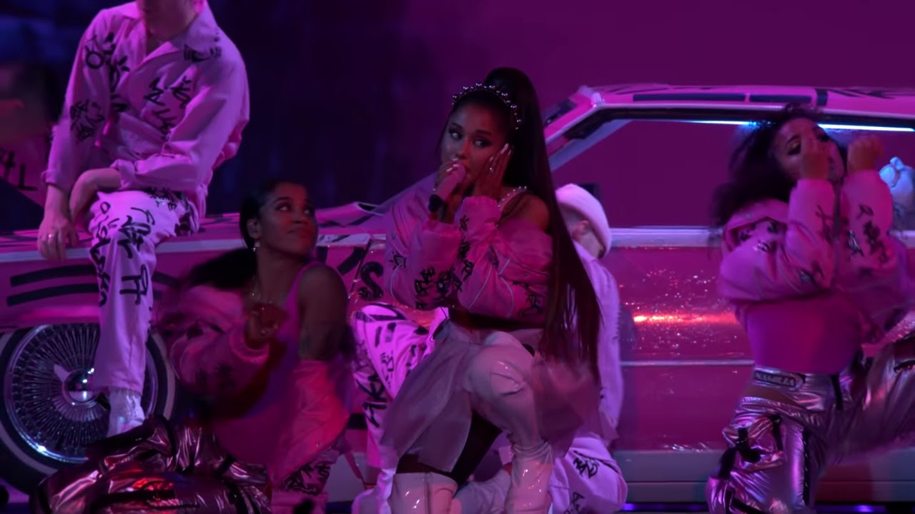 Ariana Grande 7 rings Live From The Billboard Music Awards 2019 - YouTube