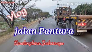 Jalan raya Pantura Kandanghaur Indramayu