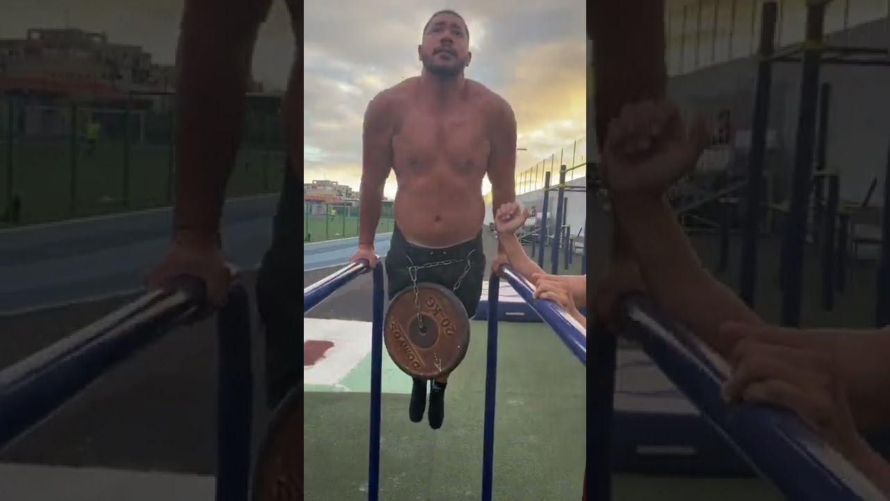 💪Aquí tenemos uno de nuestros veteranos de TeamApe. Rompiéndose el lomo con esta rutina de lastre💪