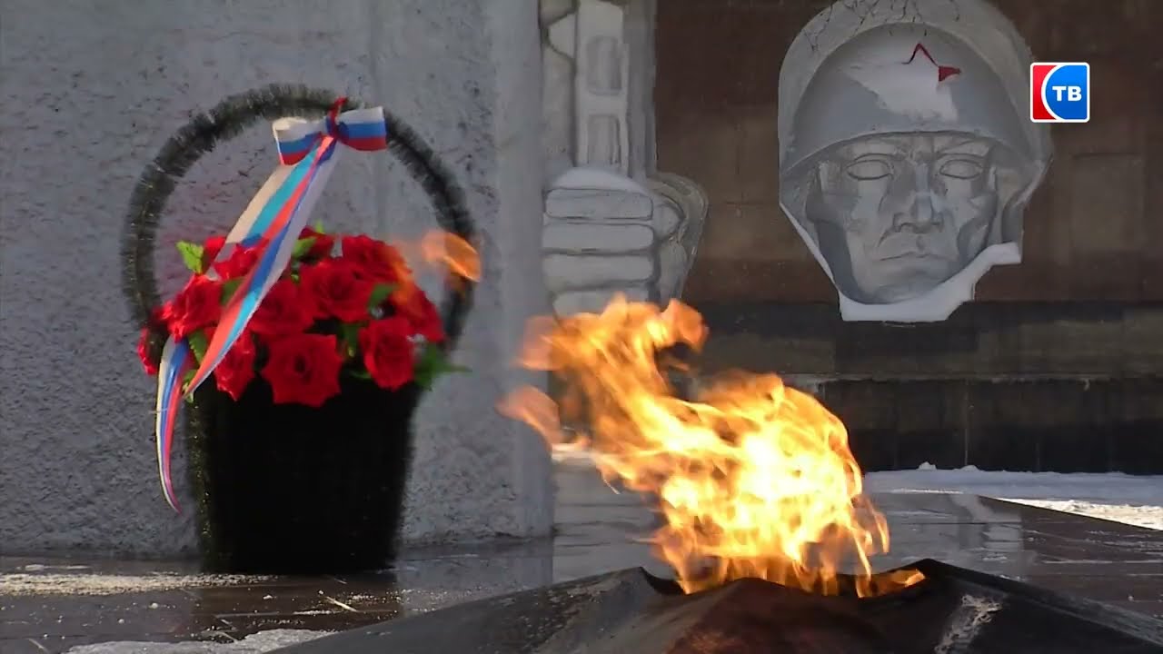 В Серове в преддверии Дня защитника Отечества возложили цветы к городским мемориалам