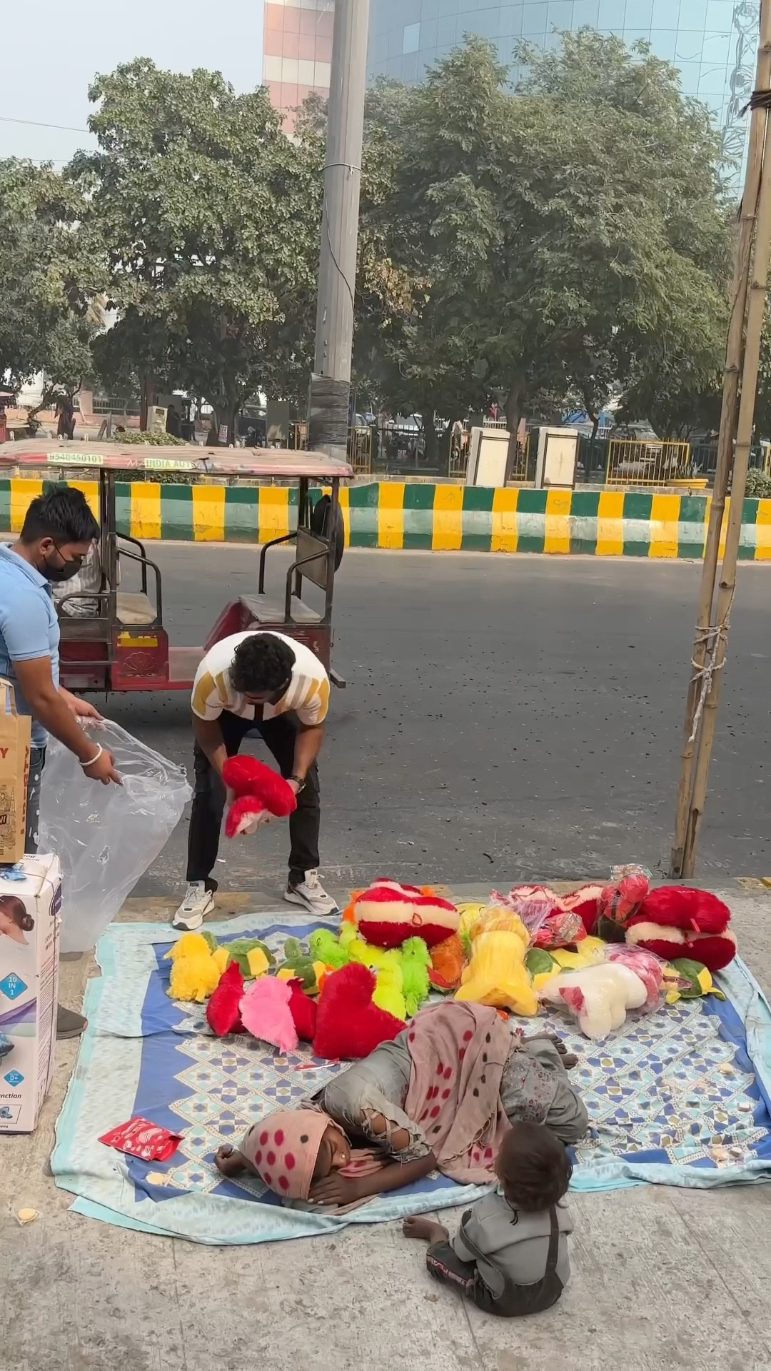 ?ऐसी गरीबी किसी को ना दे भगवान ??#humanity #respect #helping #trending #viralvideo #youtubeshorts
