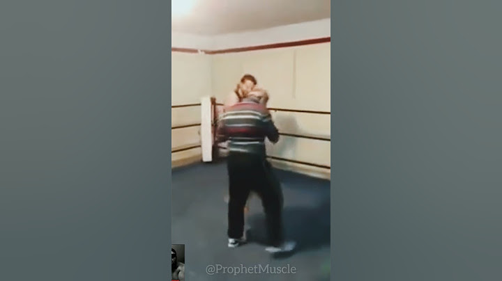 Old Man Teaches Young Bully a Lesson in the Boxing Ring