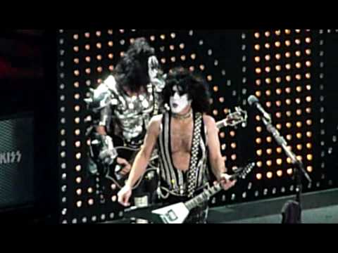 KISS - She / Tommy Thayer Guitar Solo - Detroit 2009 (2nd Night) - Sonic Boom Tour