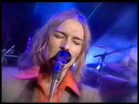 Silverchair - The Greatest View (Rove Live 2002) - YouTube