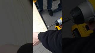 Бесщеточный импульсный шуруповерт DeWALT