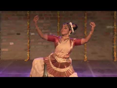 Mohiniyattam performance by Kapila Venu