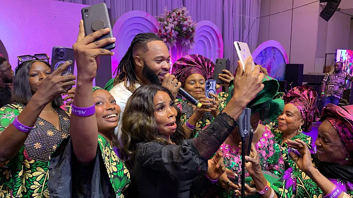 WOMEN RUSH FLAVOUR ON STAGE AT DR SIJU ILUYOMADE BIRTHDAY PARTY.