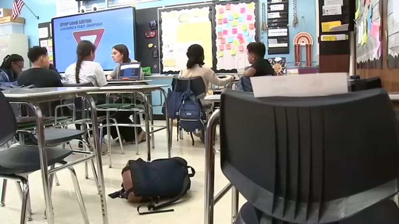Bronx school shows struggles, successes with migrant students - YouTube