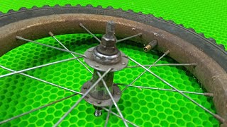 A brilliant IDEA from a bicycle wheel. This product is indispensable in every workshop.