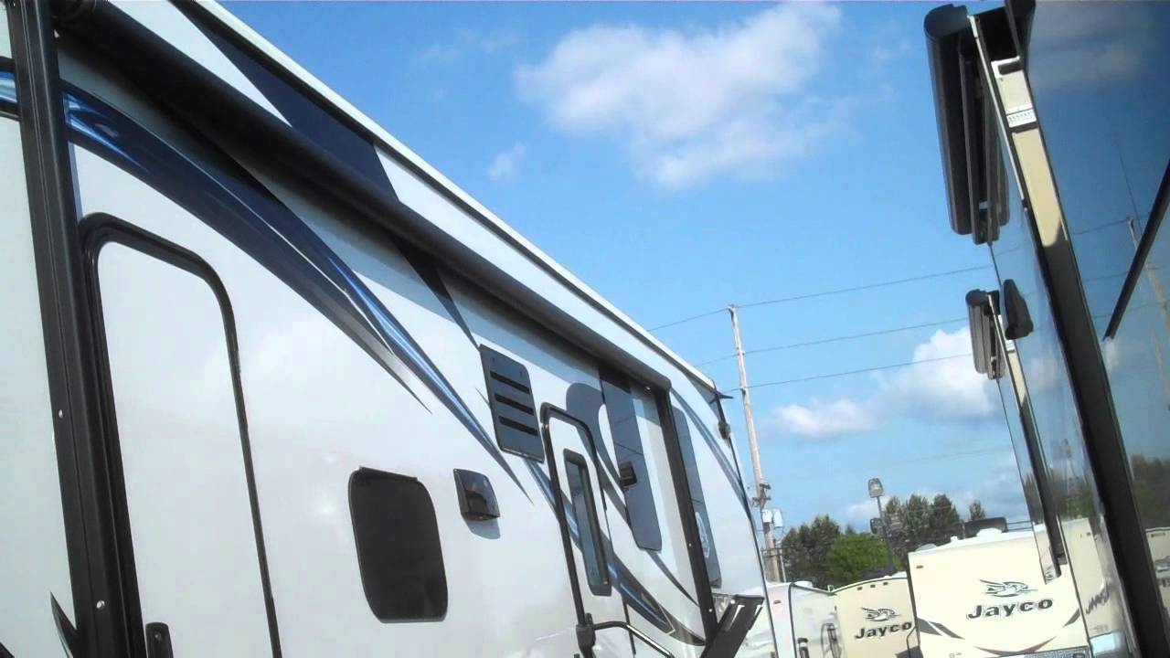 2015 Jayco Seismic Wave Toy Hauler 5th wheel - 320 W!