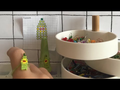 как сделать колечко из бисера lipton//простейшее плетение.