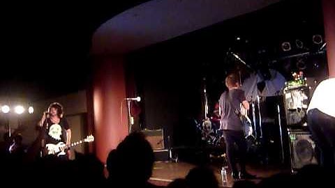 Shaun Diviney joining in with the Crowd :)