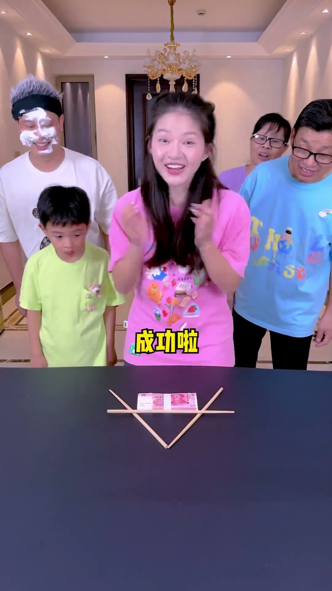 Move Chopsticks To Win 10,000 Yuan, Is There Really An Answer?#Funnyfamily #Partygames #Funny #Short