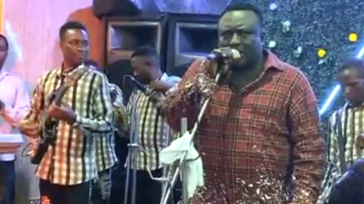 SEE POPULAR FUJI MUSICIAN SAHEED OSUPA PERFORMANCE LIVE AT IKOTUN