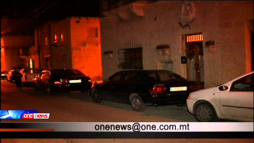 Franco Debono mkaxkar mis-sodda tad-dar tieghu minn uffiċjal tas-Servizz Sigriet Malti