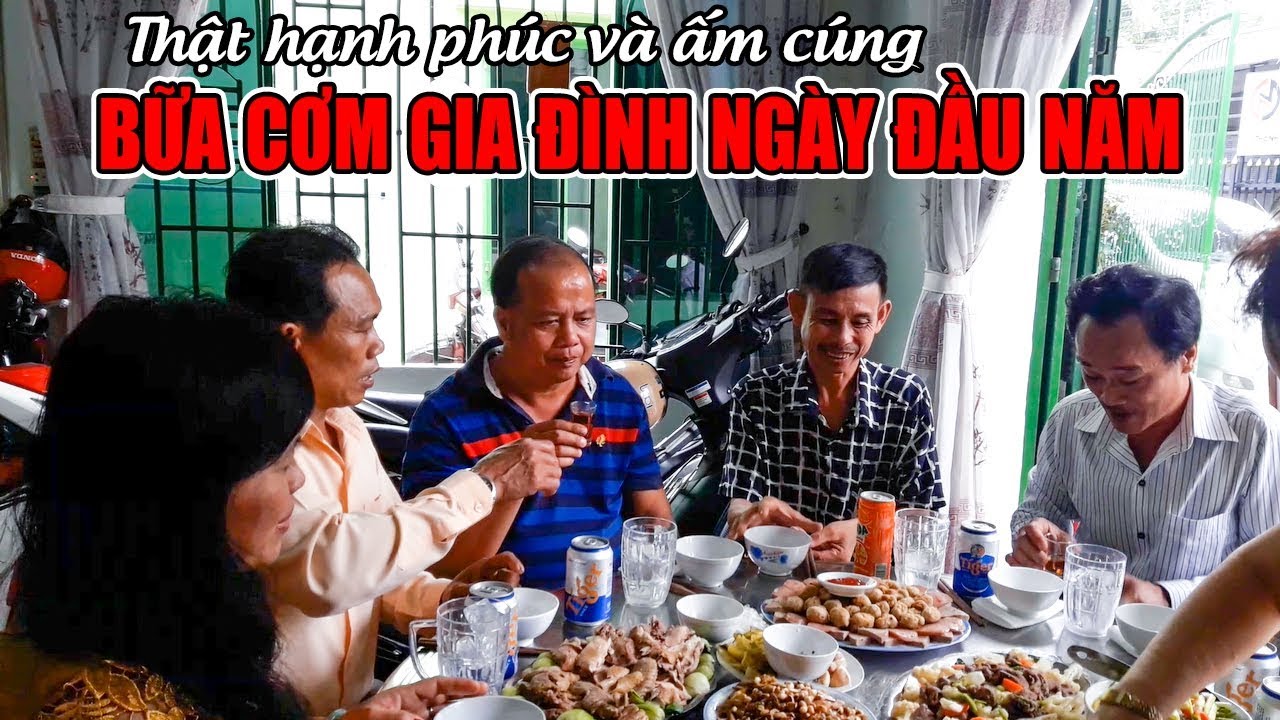 TẾT MẬU TUẤT 2018 | BỮA CƠM GIA ĐÌNH NGÀY ĐẦU NĂM THẬT ẤM CÚNG VÀ HẠNH PHÚC - YouTube Biên Hòa City