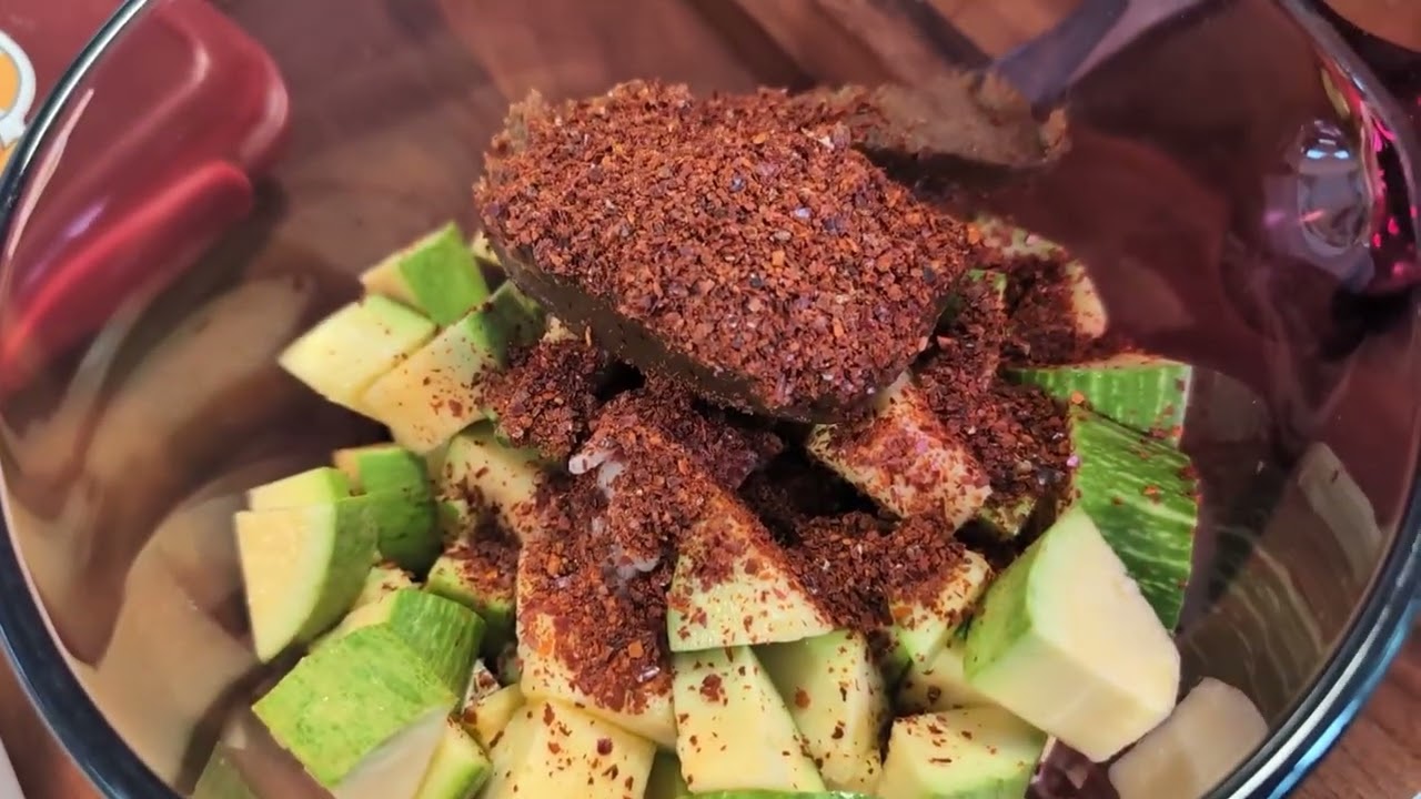 We made Korean Dwen-jang Soup with a luxury zucchini.