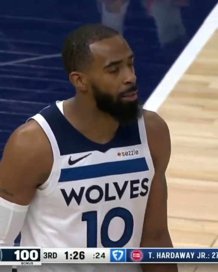 Ant got a tech for flexing on the bench ?