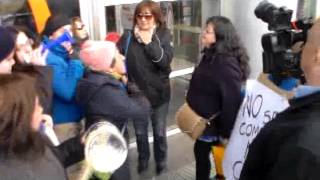 FUNCIONARIOS DEL SUPERMERCADO  LIDER, EN PARO,  BLOQUEARON    INGRESO DE PUBLICO AL MALL.